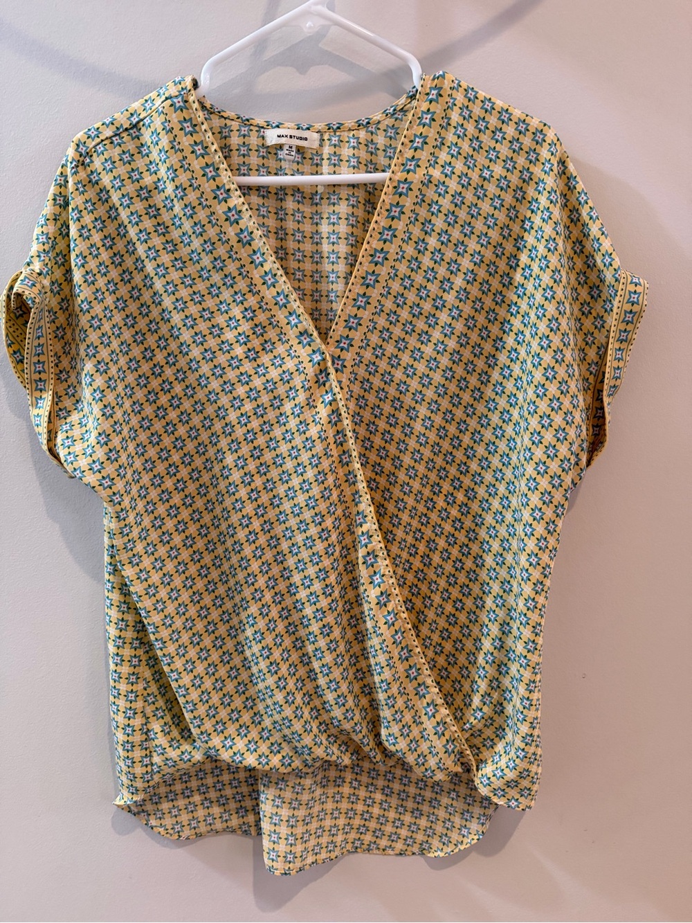 Max Studio Yellow & Teal Printed Surplice Short-Sleeve Blouse M